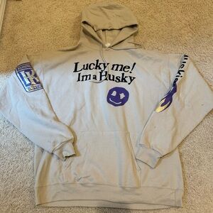 University of Washington “Lucky me!” tan hoodie. Size L.